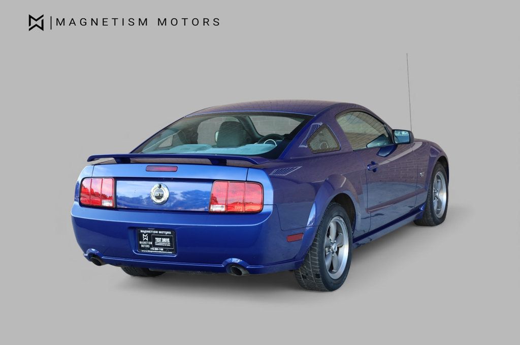 2005 Ford Mustang GT Deluxe photo 4