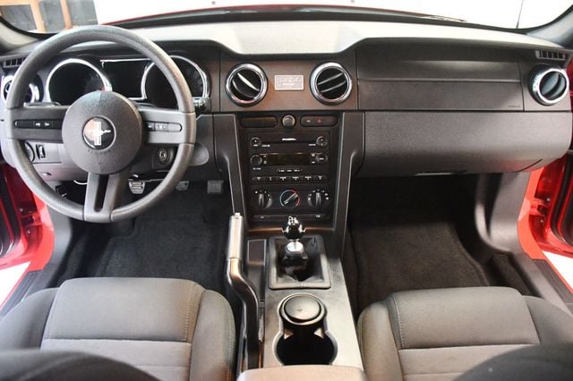 2005 Ford Mustang 2dr Coupe GT Deluxe - 23093822 - 4