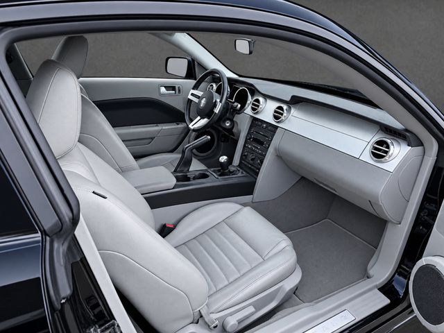 2005 Ford Mustang CLEAN CARFAX, 5-SPD MANUAL, SHAKER 500 AUDIO, INTERIOR UPGRADE - 23094285 - 6