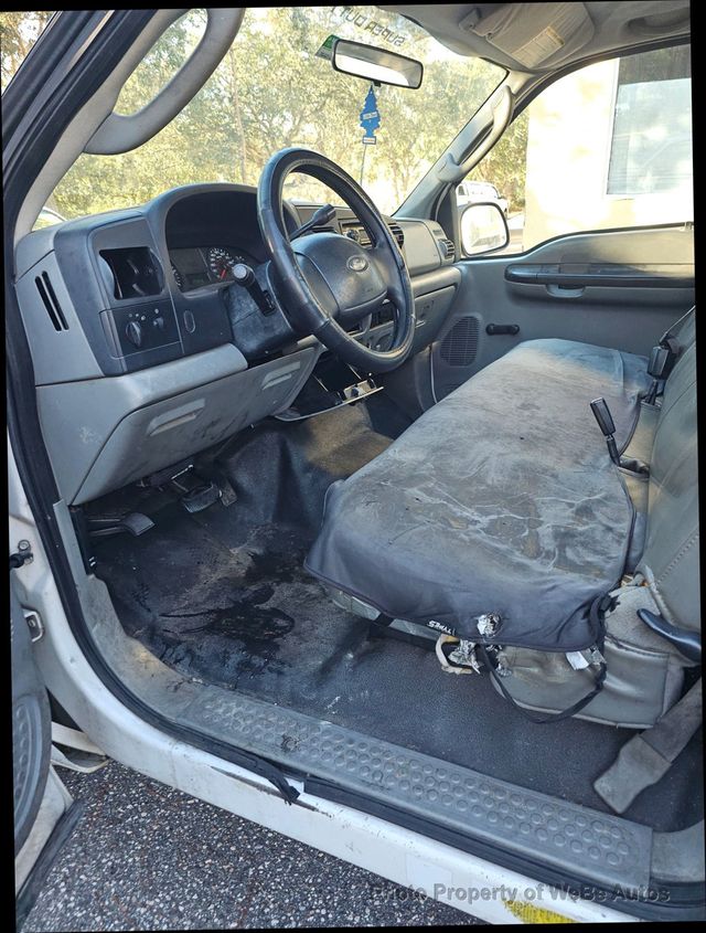 2005 Ford Super Duty F-250 Reg Cab 137" XL - 22977593 - 16
