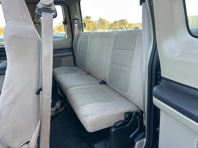 2005 Ford Super Duty F-250 XL - 22947755 - 6