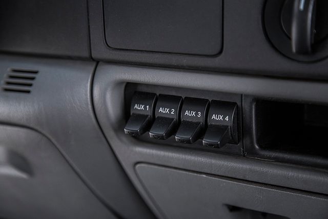 2005 Ford Super Duty F-450 DRW Reg Cab 189" WB 108" CA XL - 15194210 - 28