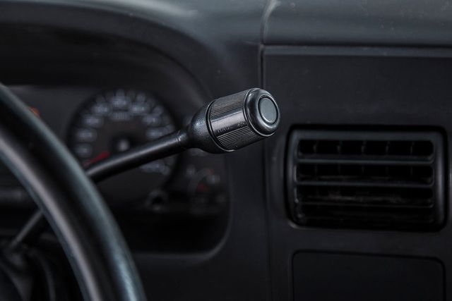 2005 Ford Super Duty F-450 DRW Reg Cab 189" WB 108" CA XL - 15194210 - 29