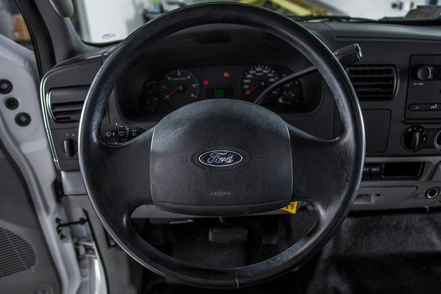 2005 Ford Super Duty F-450 DRW Reg Cab 189" WB 108" CA XL - 15194210 - 30