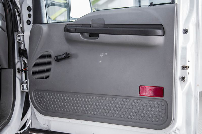 2005 Ford Super Duty F-450 DRW Reg Cab 189" WB 108" CA XL - 15194210 - 34