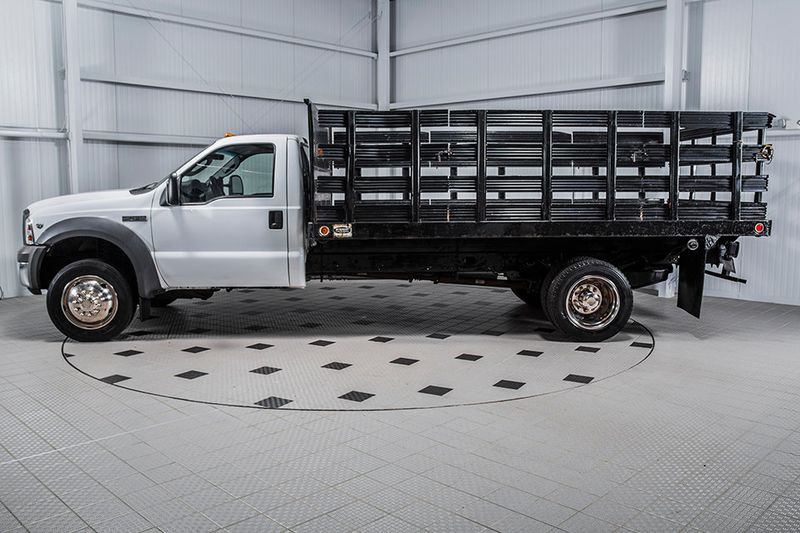 2005 Ford Super Duty F-450 DRW Reg Cab 189" WB 108" CA XL - 15194210 - 3