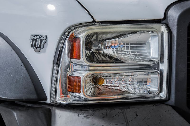 2005 Ford Super Duty F-450 DRW Reg Cab 189" WB 108" CA XL - 15194210 - 8