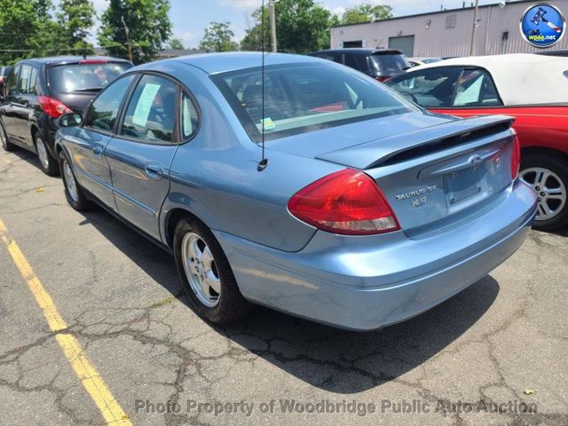 2005 Ford Taurus 4dr Sedan SE - 23040752 - 1