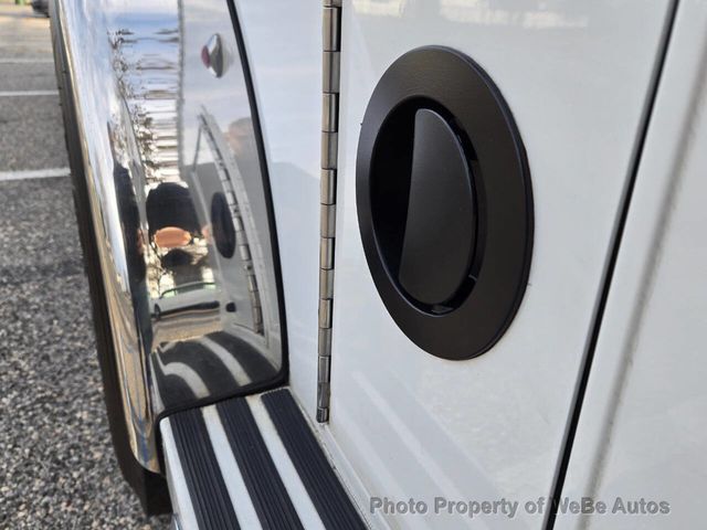 2005 Freightliner Sport Chassis 4X2 4dr Crew Cab - 22943738 - 20