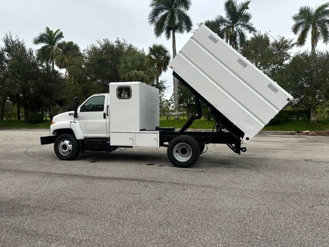 2005 GMC C6500 Chipper Dump Truck *NO CDL REQUIRED*  - 21916640 - 9
