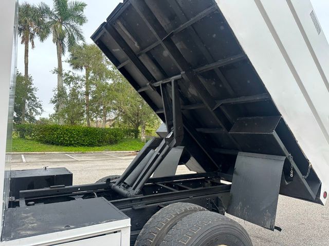 2005 GMC C6500 Chipper Dump Truck *NO CDL REQUIRED*  - 21916640 - 32