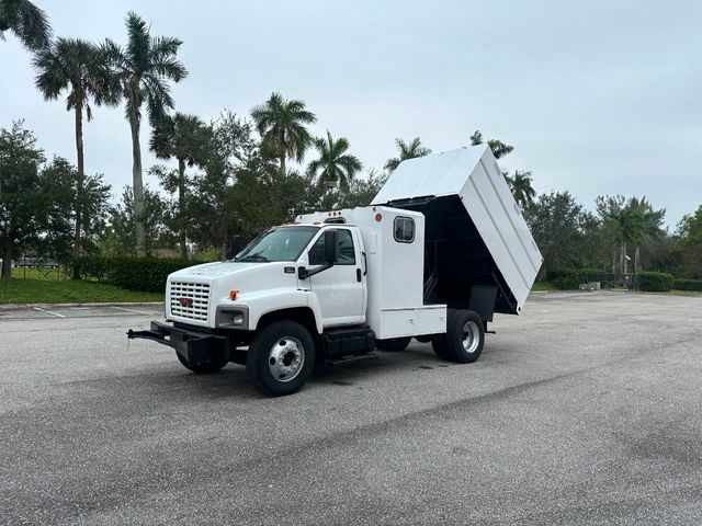 2005 GMC C6500 Chipper Dump Truck *NO CDL REQUIRED*  - 21916640 - 3