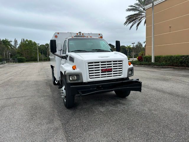 2005 GMC C6500 Chipper Dump Truck *NO CDL REQUIRED*  - 21916640 - 59