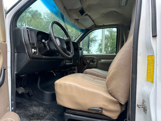 2005 GMC C6500 Chipper Dump Truck *NO CDL REQUIRED*  - 21916640 - 62