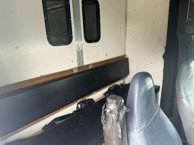 2005 GMC C6500 CREW CAB SERVICE UTILITY BOX WITH GENERATOR LOW MILEAGE OTHERS IN STOCK - 22776393 - 11