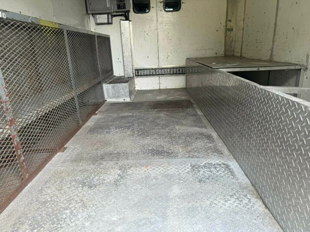 2005 GMC C6500 CREW CAB SERVICE UTILITY BOX WITH GENERATOR LOW MILEAGE OTHERS IN STOCK - 22776393 - 17