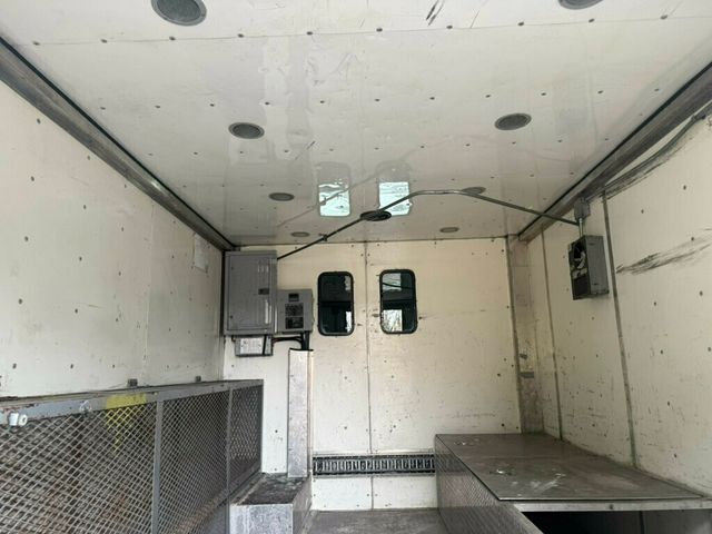 2005 GMC C6500 CREW CAB SERVICE UTILITY BOX WITH GENERATOR LOW MILEAGE OTHERS IN STOCK - 22776393 - 18