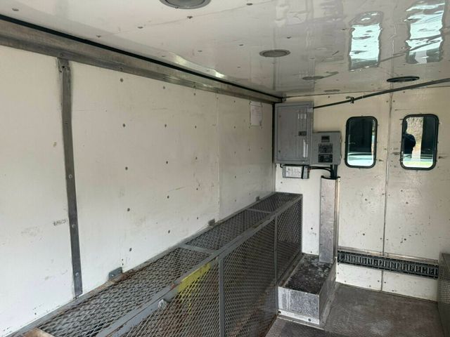 2005 GMC C6500 CREW CAB SERVICE UTILITY BOX WITH GENERATOR LOW MILEAGE OTHERS IN STOCK - 22776393 - 19