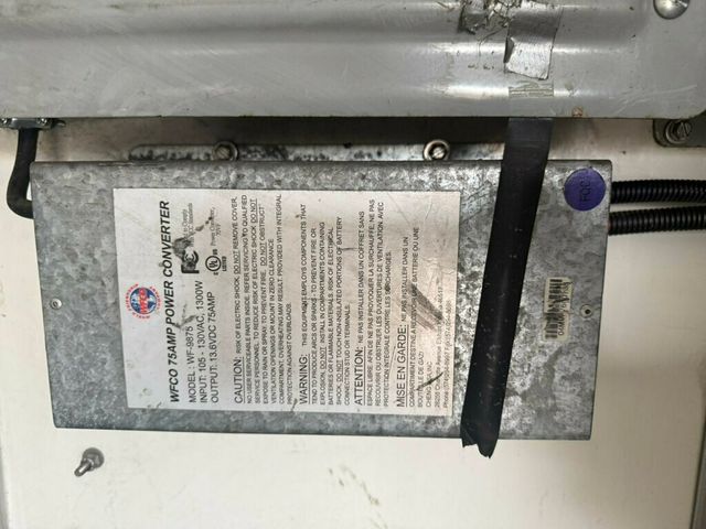 2005 GMC C6500 CREW CAB SERVICE UTILITY BOX WITH GENERATOR LOW MILEAGE OTHERS IN STOCK - 22776393 - 24