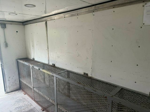 2005 GMC C6500 CREW CAB SERVICE UTILITY BOX WITH GENERATOR LOW MILEAGE OTHERS IN STOCK - 22776393 - 28