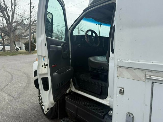 2005 GMC C6500 CREW CAB SERVICE UTILITY BOX WITH GENERATOR LOW MILEAGE OTHERS IN STOCK - 22776393 - 33