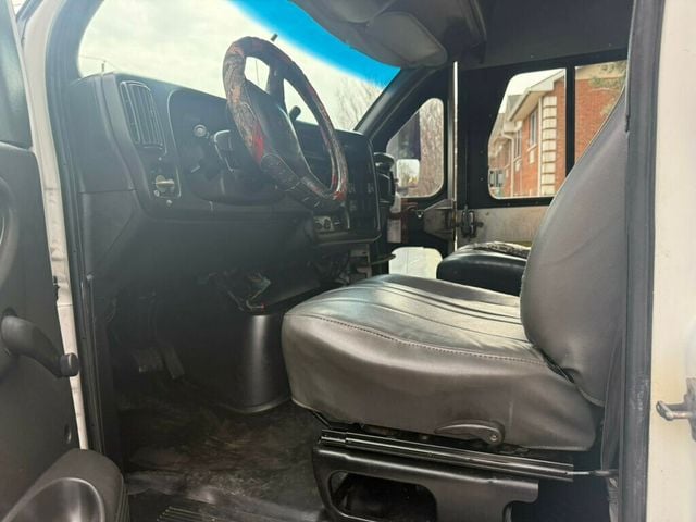 2005 GMC C6500 CREW CAB SERVICE UTILITY BOX WITH GENERATOR LOW MILEAGE OTHERS IN STOCK - 22776393 - 37