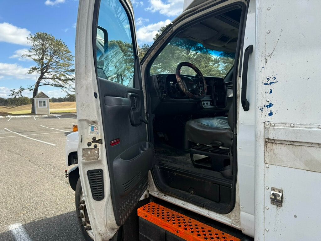 2005 GMC C6500 CREW CAB SERVICE UTILITY BOX WITH GENERATOR LOW MILEAGE OTHERS IN STOCK - 22776393 - 8