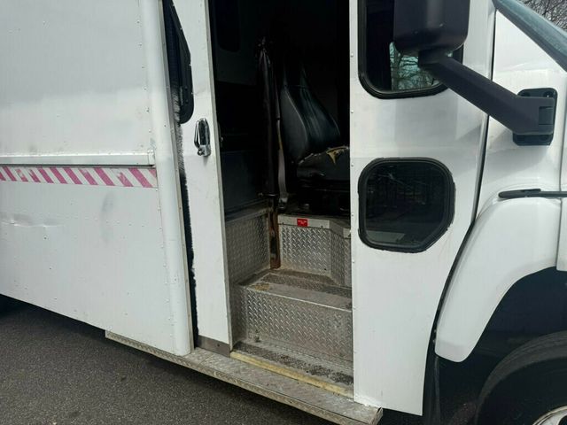 2005 GMC C6500 CREW CAB SERVICE UTILITY BOX WITH GENERATOR LOW MILEAGE OTHERS IN STOCK - 22776393 - 8