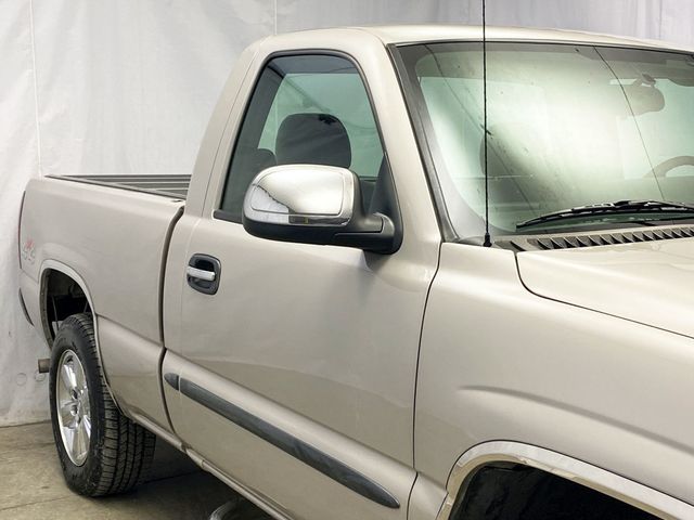 2005 GMC Sierra 1500 Reg Cab 119.0" WB 4WD - 22974392 - 9