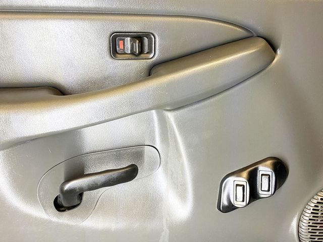 2005 GMC Sierra 1500 Reg Cab 119.0" WB 4WD - 22974392 - 15