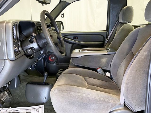 2005 GMC Sierra 1500 Reg Cab 119.0" WB 4WD - 22974392 - 16