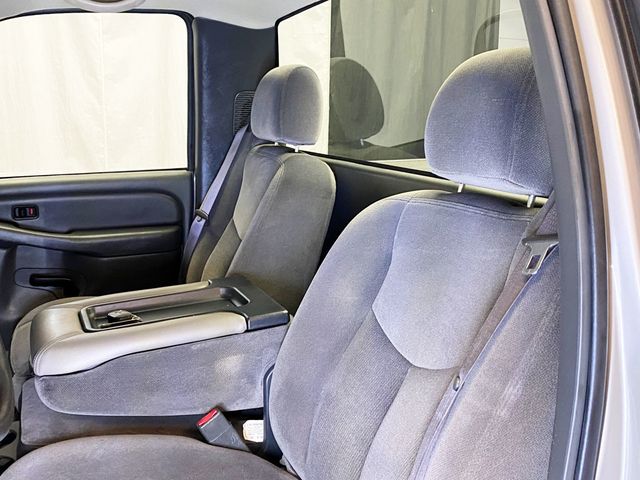 2005 GMC Sierra 1500 Reg Cab 119.0" WB 4WD - 22974392 - 17