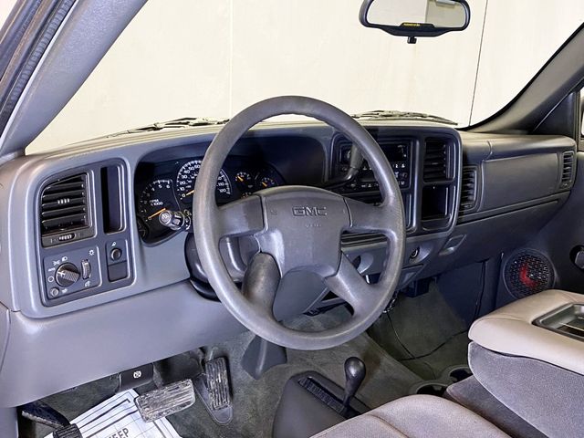 2005 GMC Sierra 1500 Reg Cab 119.0" WB 4WD - 22974392 - 18