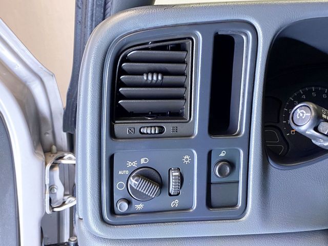 2005 GMC Sierra 1500 Reg Cab 119.0" WB 4WD - 22974392 - 19