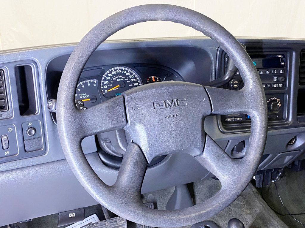 2005 GMC Sierra 1500 Reg Cab 119.0" WB 4WD - 22974392 - 20