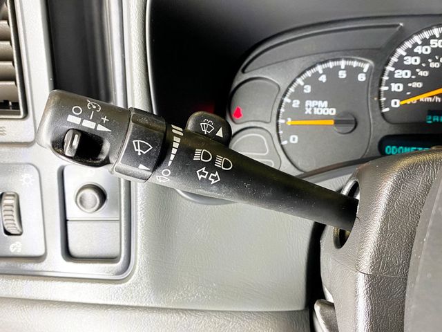 2005 GMC Sierra 1500 Reg Cab 119.0" WB 4WD - 22974392 - 21