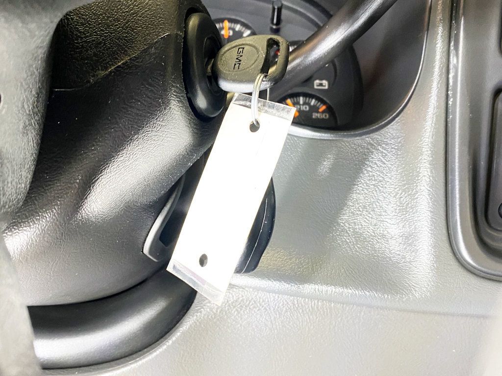 2005 GMC Sierra 1500 Reg Cab 119.0" WB 4WD - 22974392 - 24