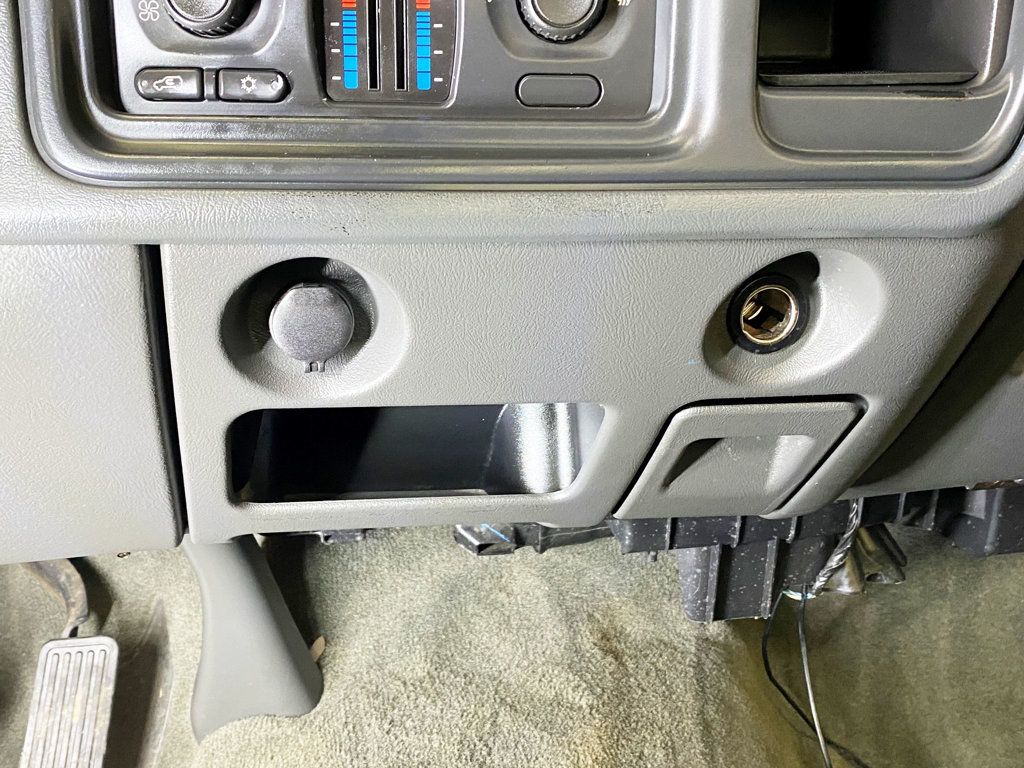 2005 GMC Sierra 1500 Reg Cab 119.0" WB 4WD - 22974392 - 26