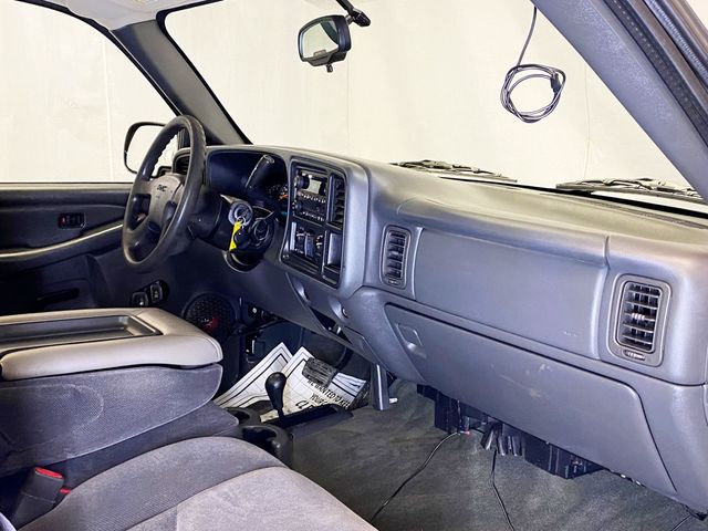 2005 GMC Sierra 1500 Reg Cab 119.0" WB 4WD - 22974392 - 34