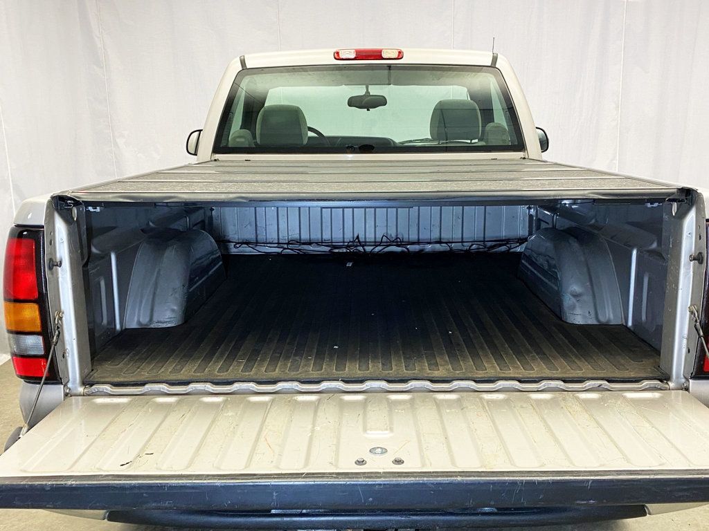 2005 GMC Sierra 1500 Reg Cab 119.0" WB 4WD - 22974392 - 36