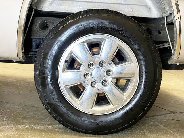 2005 GMC Sierra 1500 Reg Cab 119.0" WB 4WD - 22974392 - 37