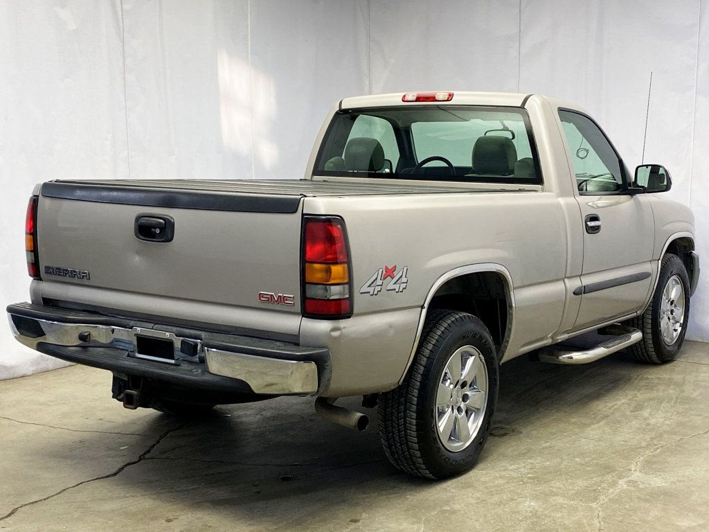 2005 GMC Sierra 1500 Reg Cab 119.0" WB 4WD - 22974392 - 8