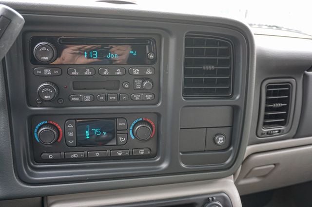 2005 GMC Yukon XL *Yukon XL SLT* *Leather Interior* *Moonroof* *Only 37k Miles* - 22990843 - 9