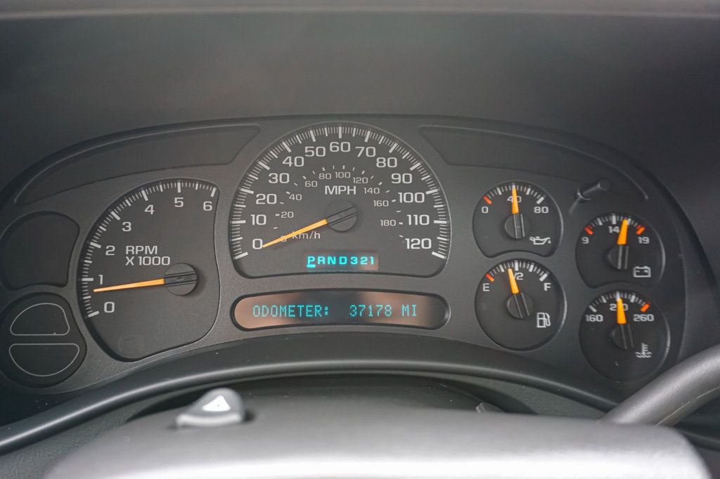 2005 GMC Yukon XL *Yukon XL SLT* *Leather Interior* *Moonroof* *Only 37k Miles* - 22990843 - 16