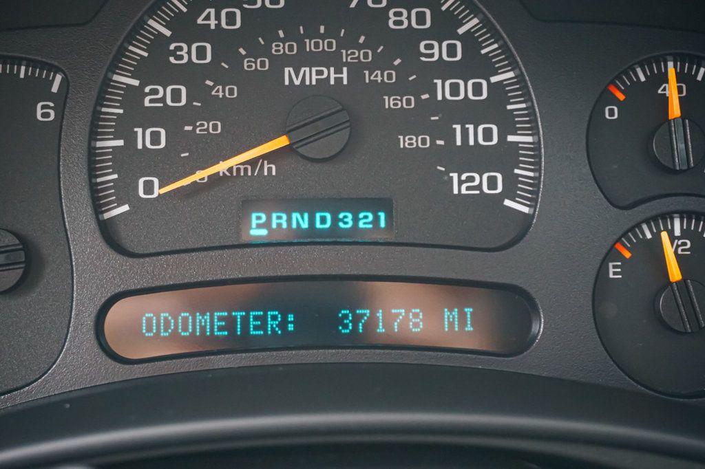 2005 GMC Yukon XL *Yukon XL SLT* *Leather Interior* *Moonroof* *Only 37k Miles* - 22990843 - 17