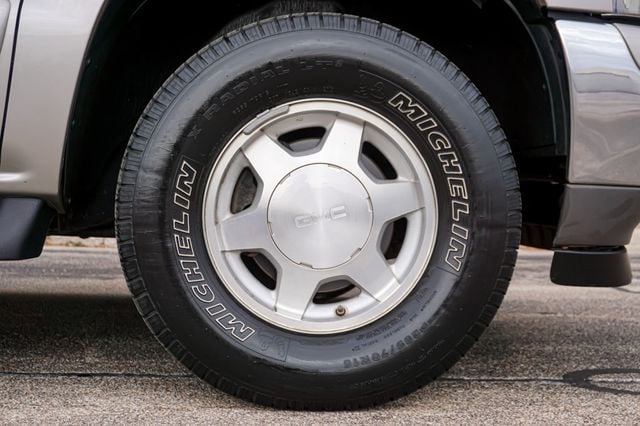 2005 GMC Yukon XL *Yukon XL SLT* *Leather Interior* *Moonroof* *Only 37k Miles* - 22990843 - 27