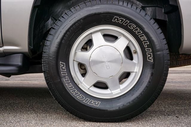 2005 GMC Yukon XL *Yukon XL SLT* *Leather Interior* *Moonroof* *Only 37k Miles* - 22990843 - 30