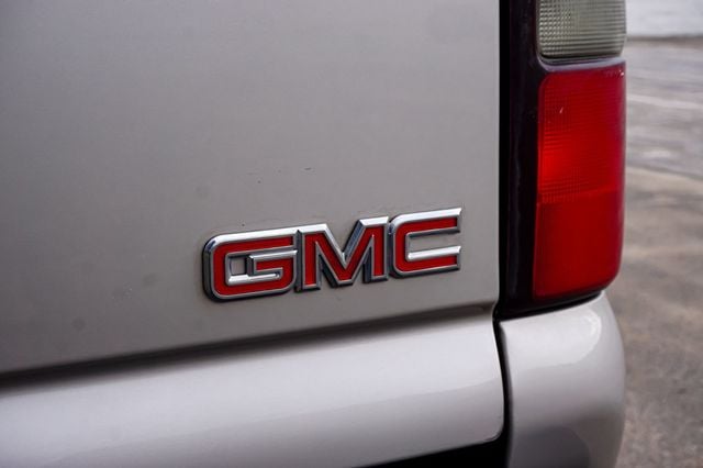 2005 GMC Yukon XL *Yukon XL SLT* *Leather Interior* *Moonroof* *Only 37k Miles* - 22990843 - 38