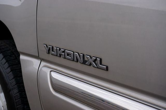 2005 GMC Yukon XL *Yukon XL SLT* *Leather Interior* *Moonroof* *Only 37k Miles* - 22990843 - 40