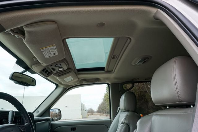 2005 GMC Yukon XL *Yukon XL SLT* *Leather Interior* *Moonroof* *Only 37k Miles* - 22990843 - 49